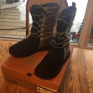 NEW Bogs waterproof snow boots